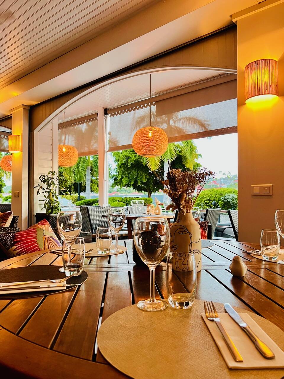 12-st-barth-le-repaire-gustavia-restaurant-st-barths.jpeg