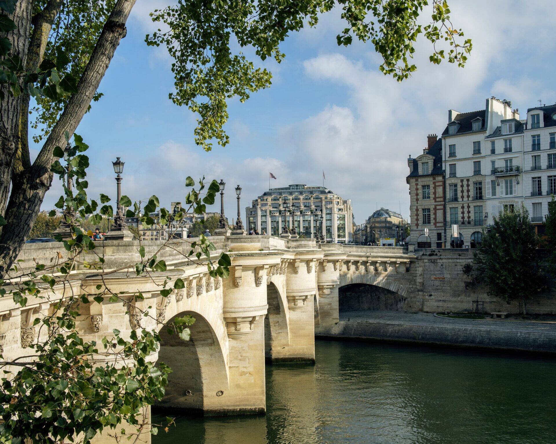 cheval-blanc-paris-_facade_anais-boileau-min.jpg