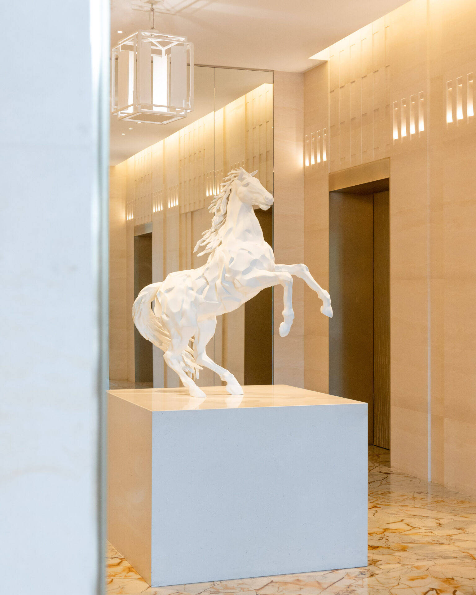 cheval-blanc-paris-_sculpture-frank-ghery_nicolas-ley-1.jpg