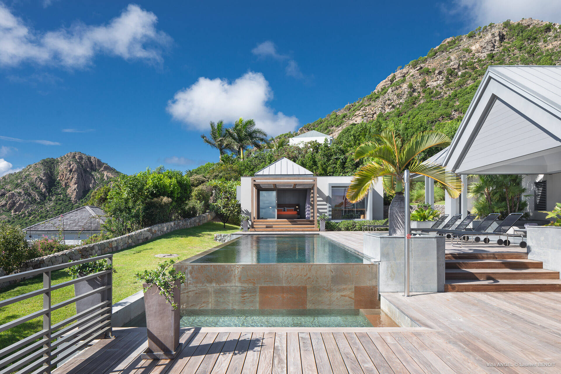 sun-beach-house-stbarth-angel6.jpg