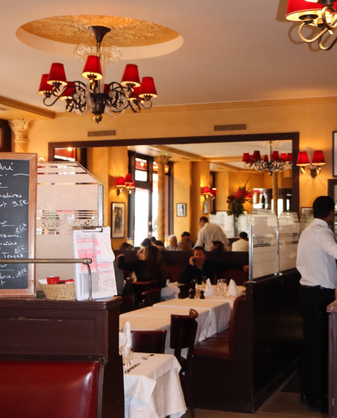 13-restaurant-chez-andre-paris.jpg